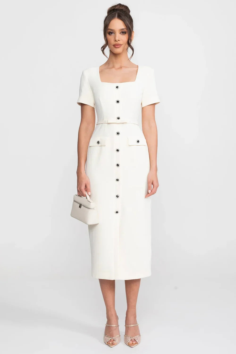Vestido Longo de Alfaiataria Estruturada com Decote Quadrado e Cinto Coordenado