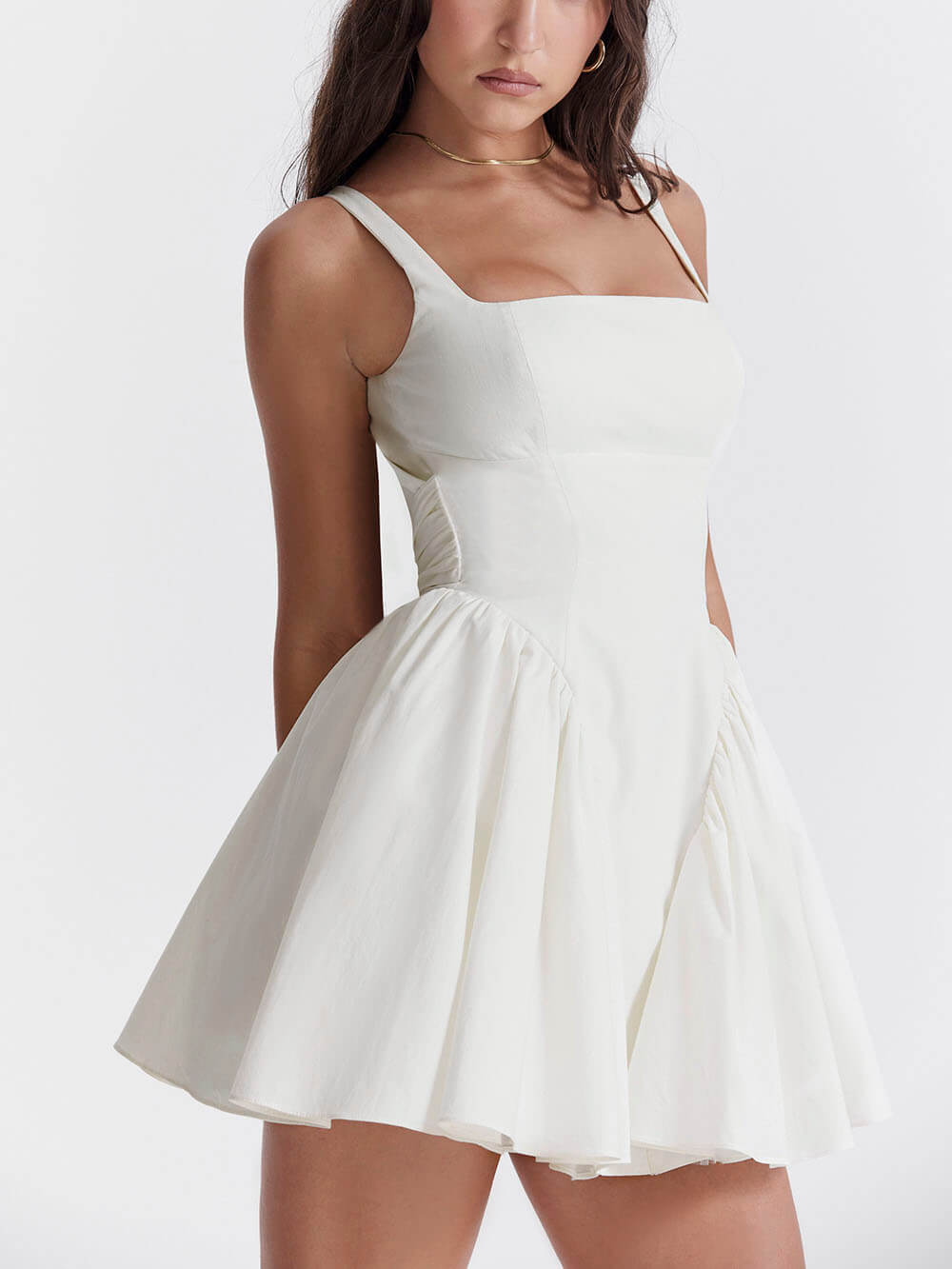 Florinda | Vestido Mini Branco com Costas Abertas, Laço e Saia Rodada