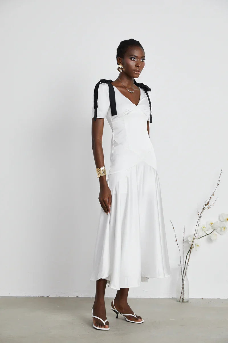 Vestido Longo Elegante  Laços e Decote em V