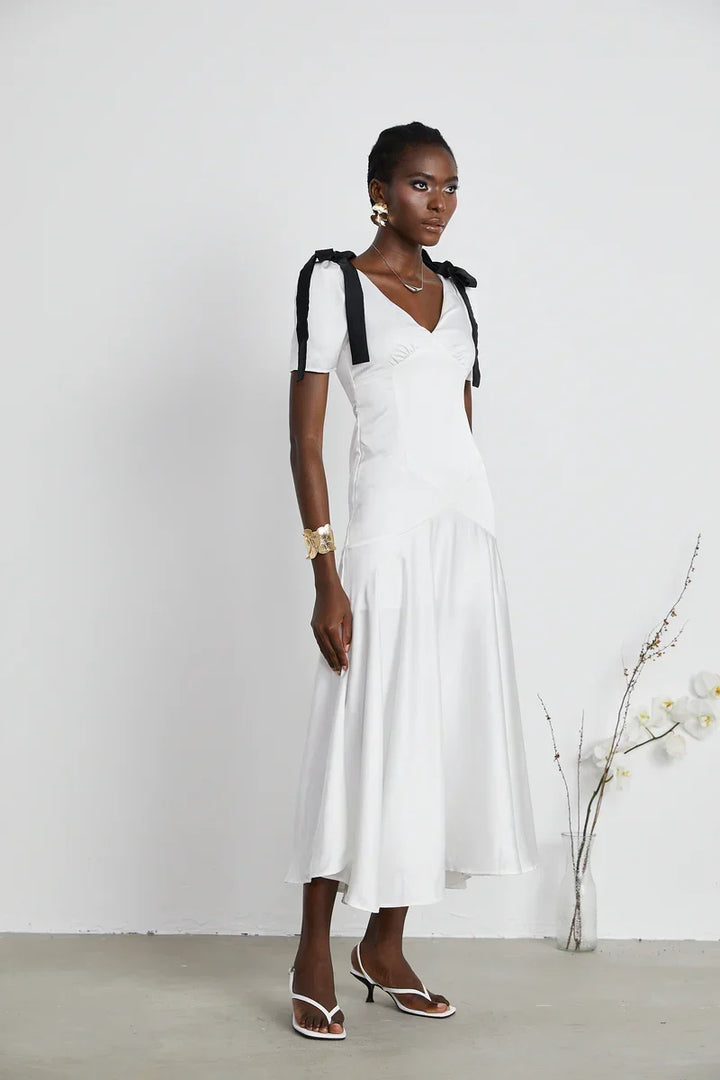 Vestido Longo Elegante  Laços e Decote em V