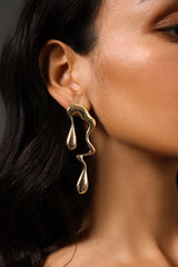 Brincos Longos Geométricos Gota Irregular em Metal Dourado Vintage