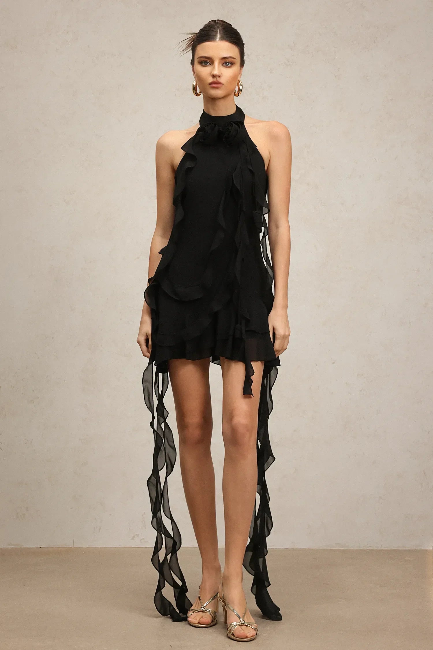 Vestido sem Mangas com Decote Halter, Exclusivo e Detalhe em Laço