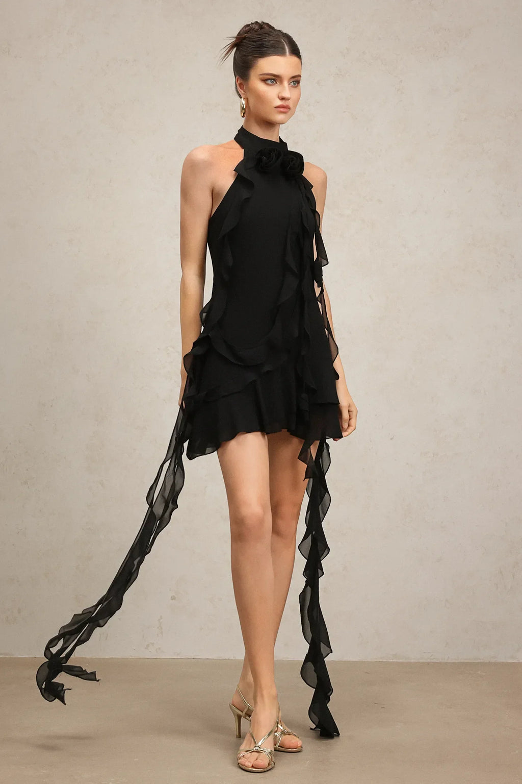 Vestido sem Mangas com Decote Halter, Exclusivo e Detalhe em Laço