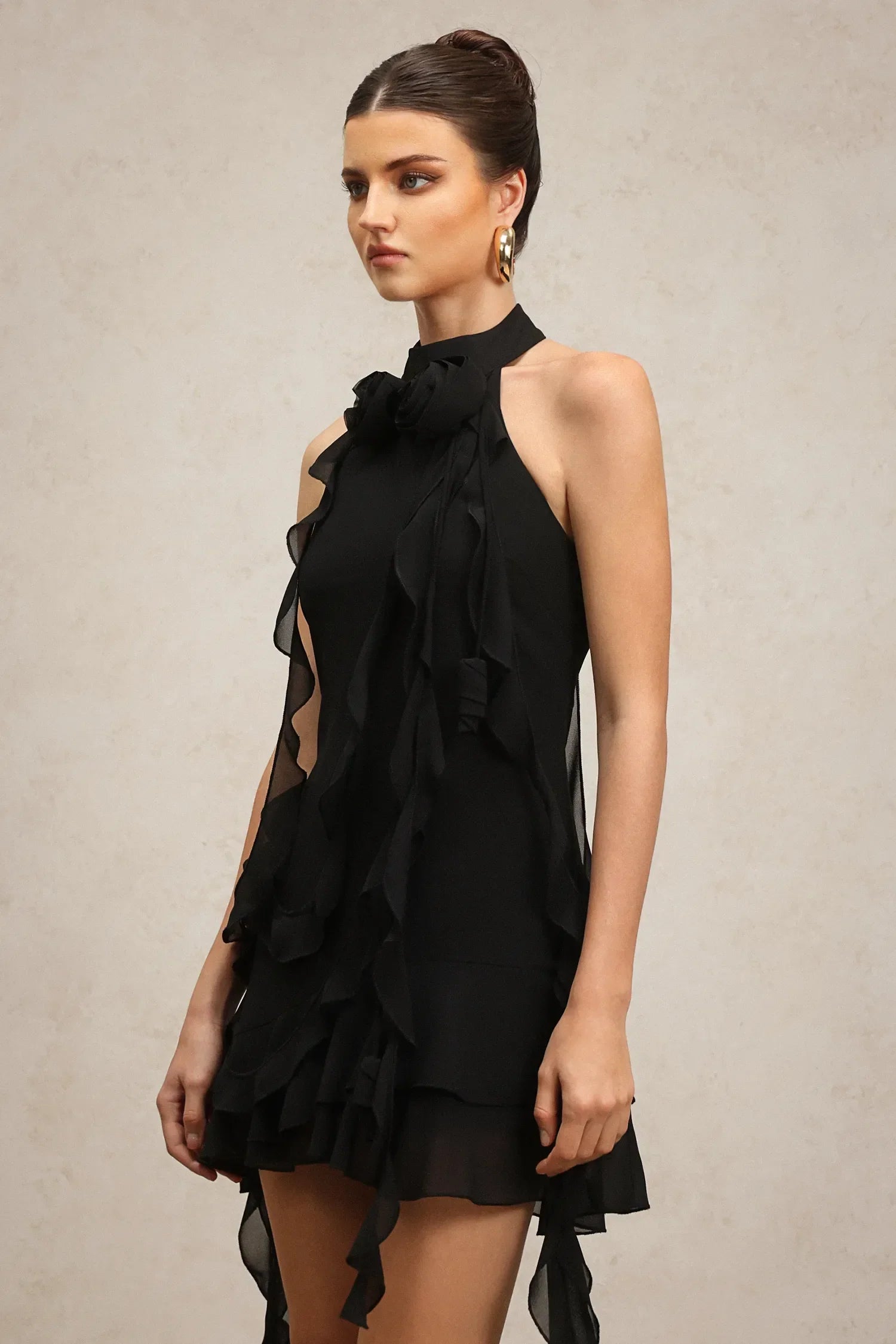 Vestido sem Mangas com Decote Halter, Exclusivo e Detalhe em Laço
