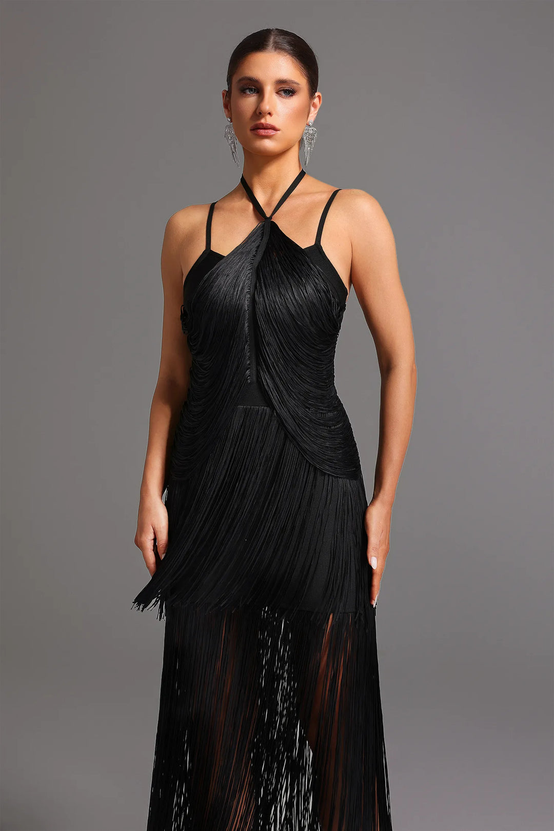 Vestido Longo com Alças Finas e Franjas – Elegante e Sofisticado
