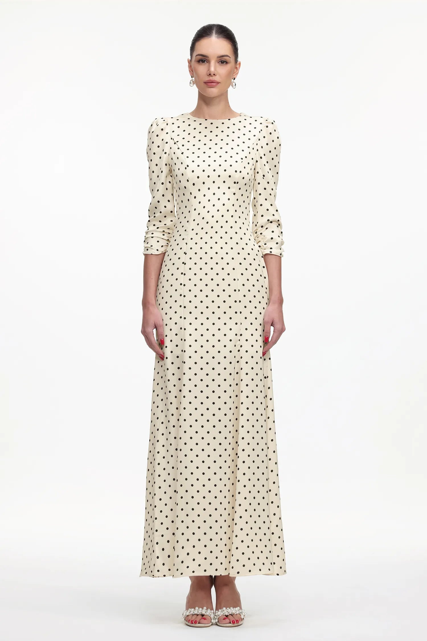 Vestido Sereia Elegante com Mangas Longas e Decote Costas em Formato de Coração