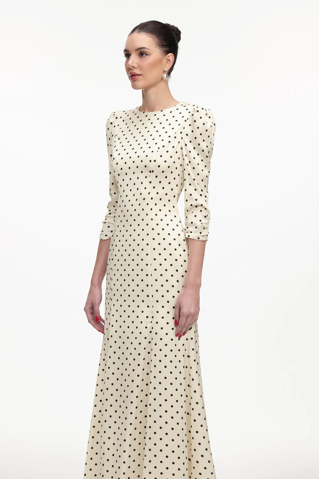 Vestido Sereia Elegante com Mangas Longas e Decote Costas em Formato de Coração