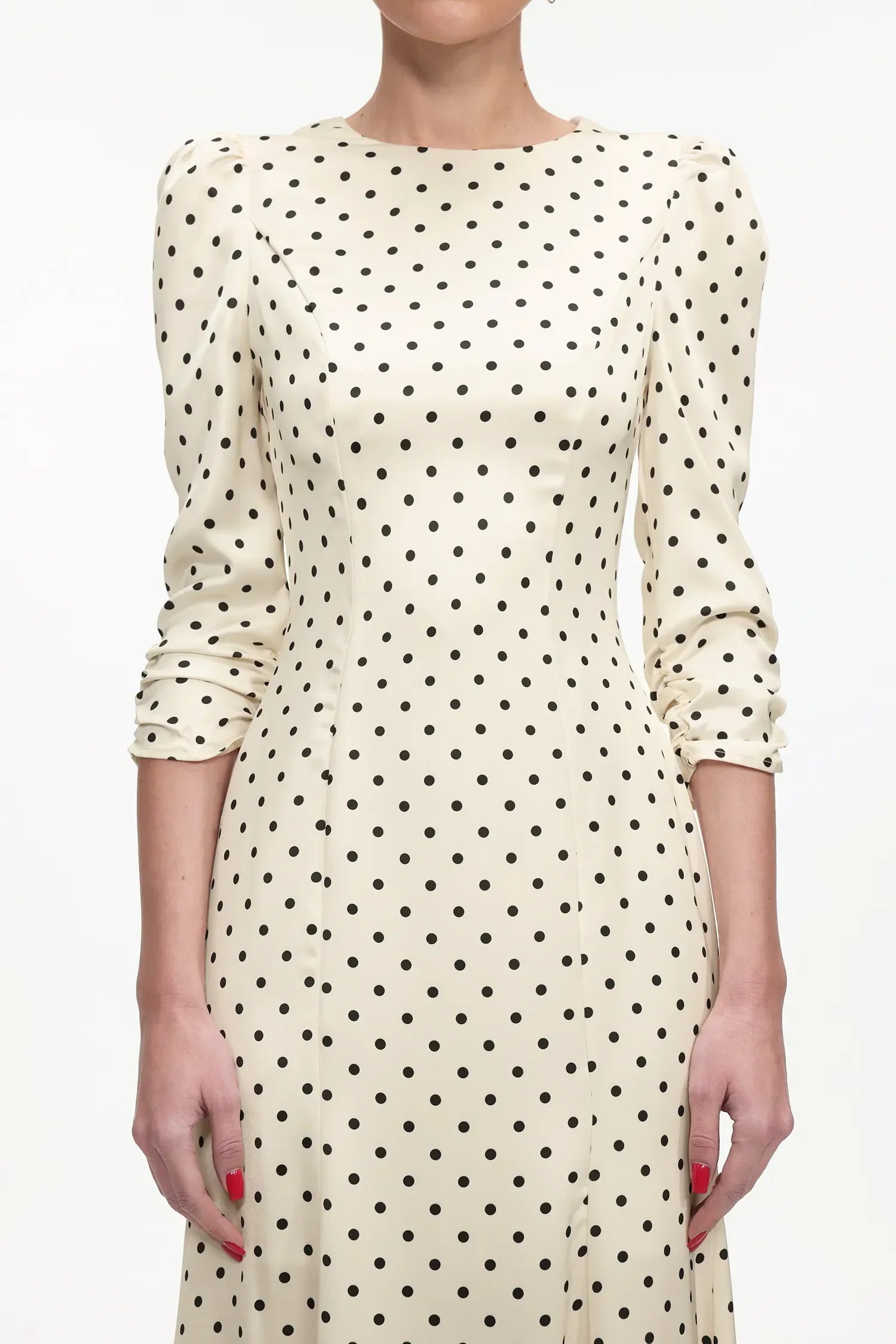 Vestido Sereia Elegante com Mangas Longas e Decote Costas em Formato de Coração