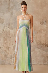 Vestido Contraste de Cores e Silhueta Alongada
