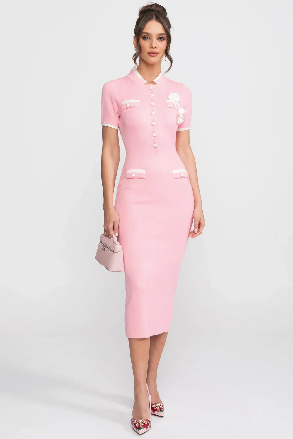 Vestido Midi Bicolor em Tricô com Aplicação de Flor Tridimensional