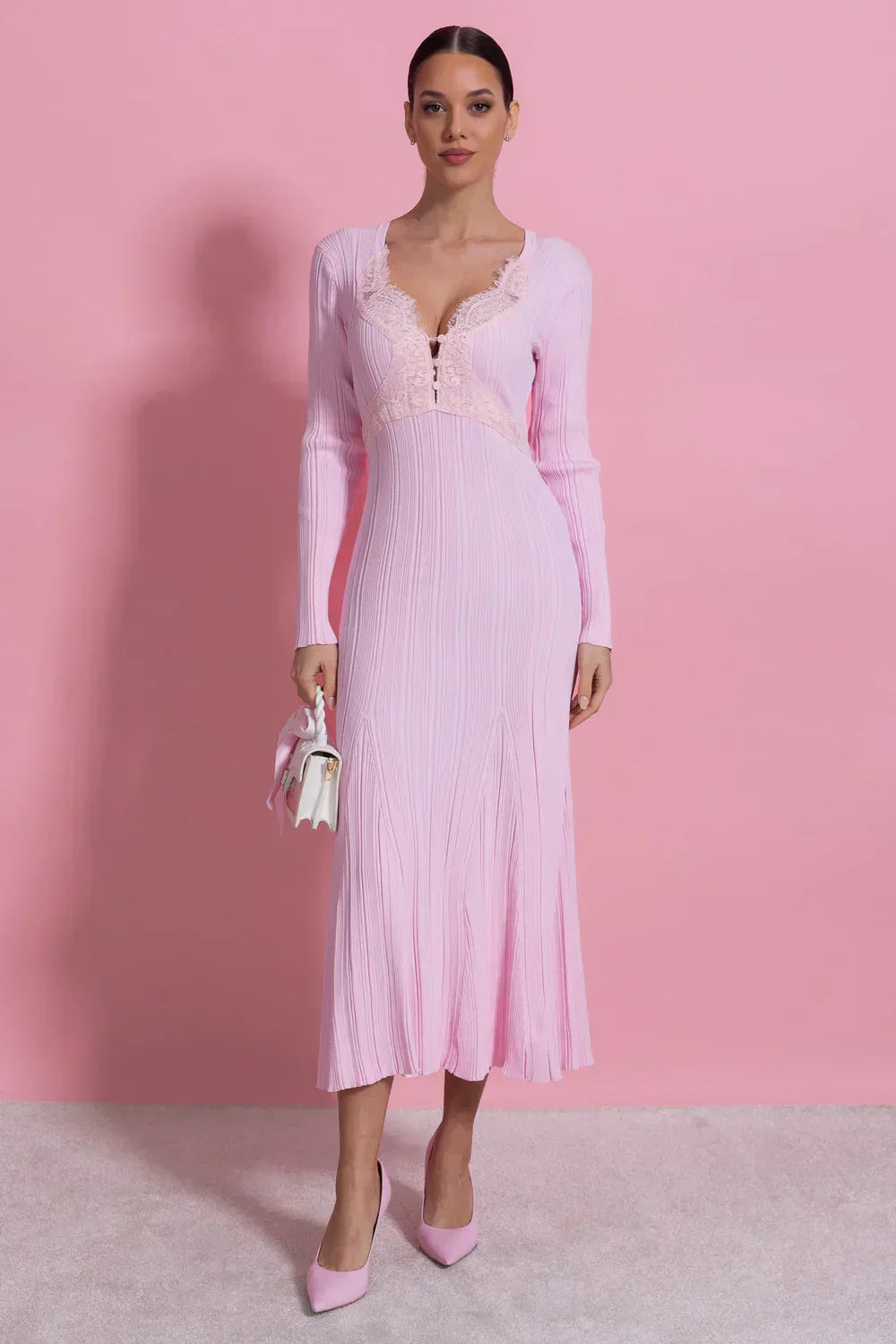 Letícia | Vestido Midi Canelado Rosa com Detalhes em Renda