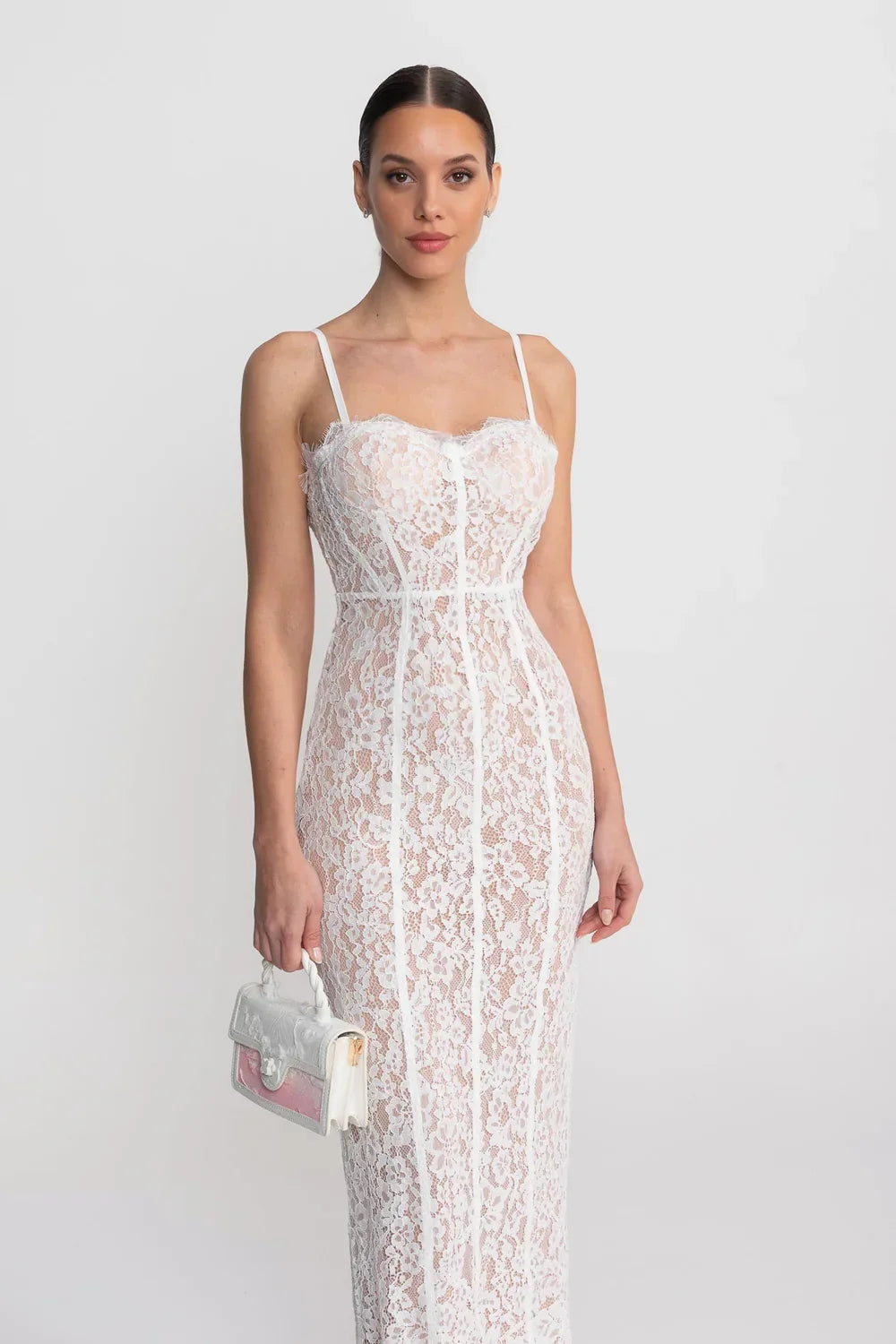 Vestido Longo Escultural com Decote Quadrado e Renda Nobre