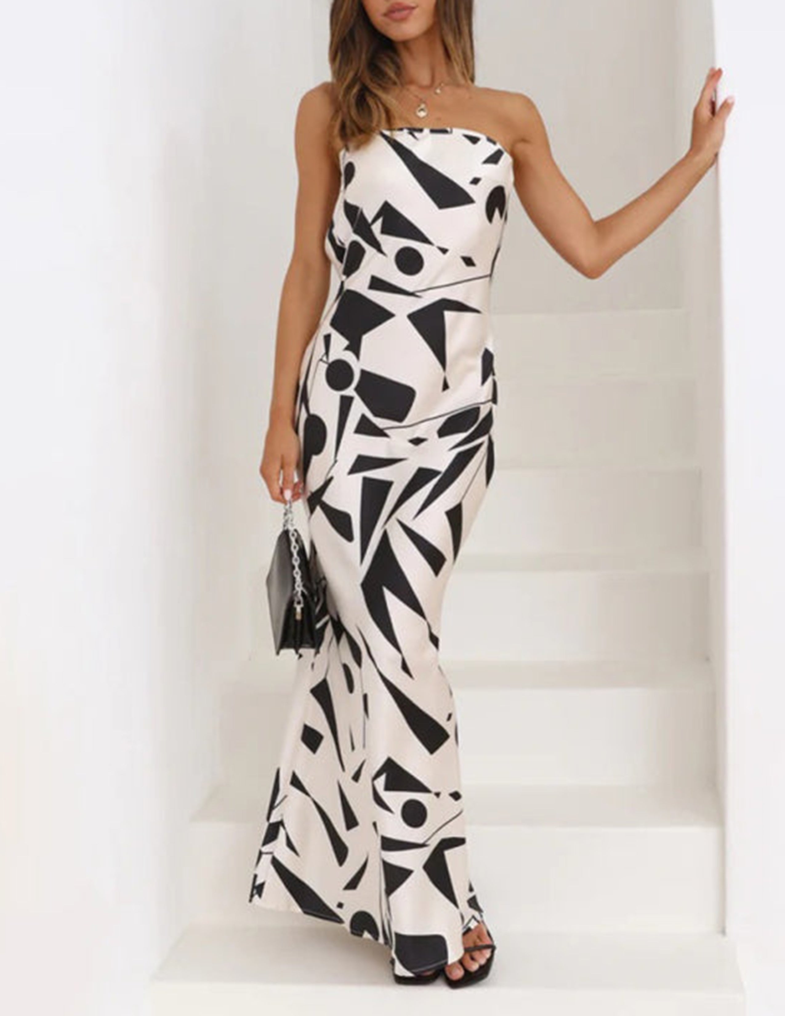 Arabela | Vestido Longo Floral Preto e Branco com Alças Finas e Corte Sereia