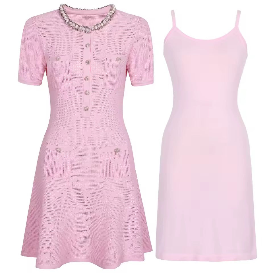 Vestido de Duas Peças em Tricô Vazado com Detalhes em Cristais e Pérolas