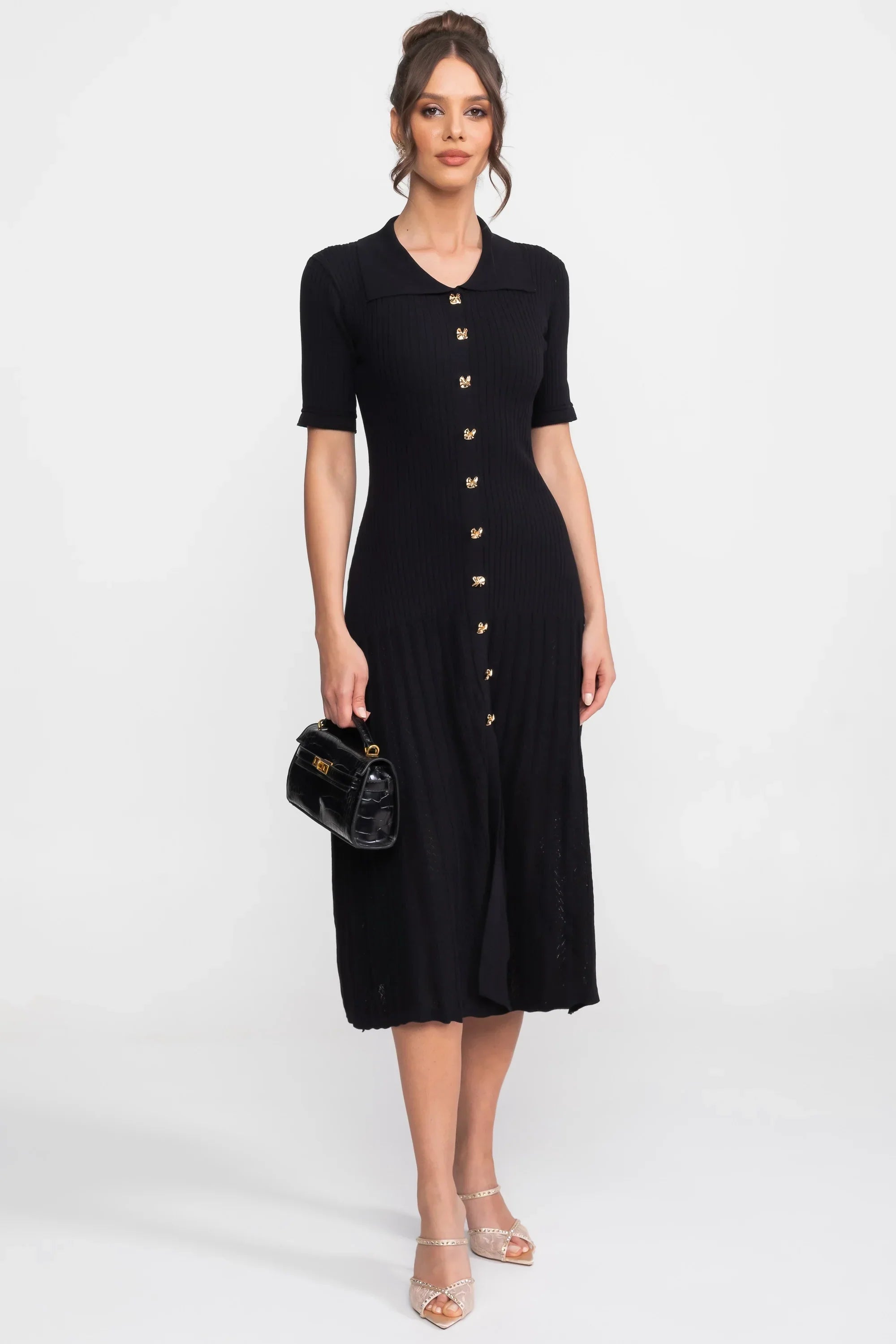 Vestido Midi em Tricô Canelado com Gola Boneca e Saia Plissada