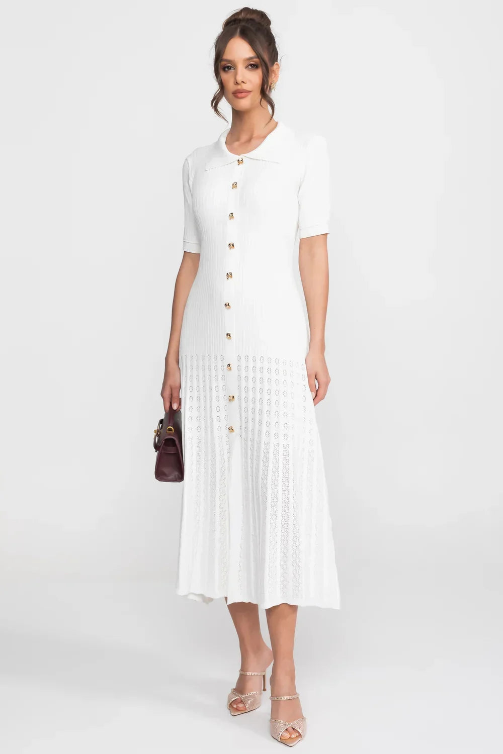 Vestido Midi em Tricô Canelado com Gola Boneca e Saia Plissada