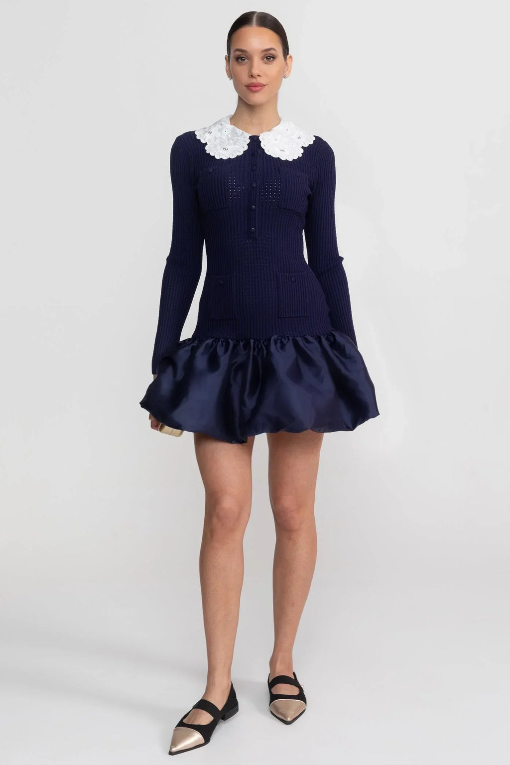 Vestido Mini de Luxo com Detalhes em Renda, Mangas Longas e Saia de Volume