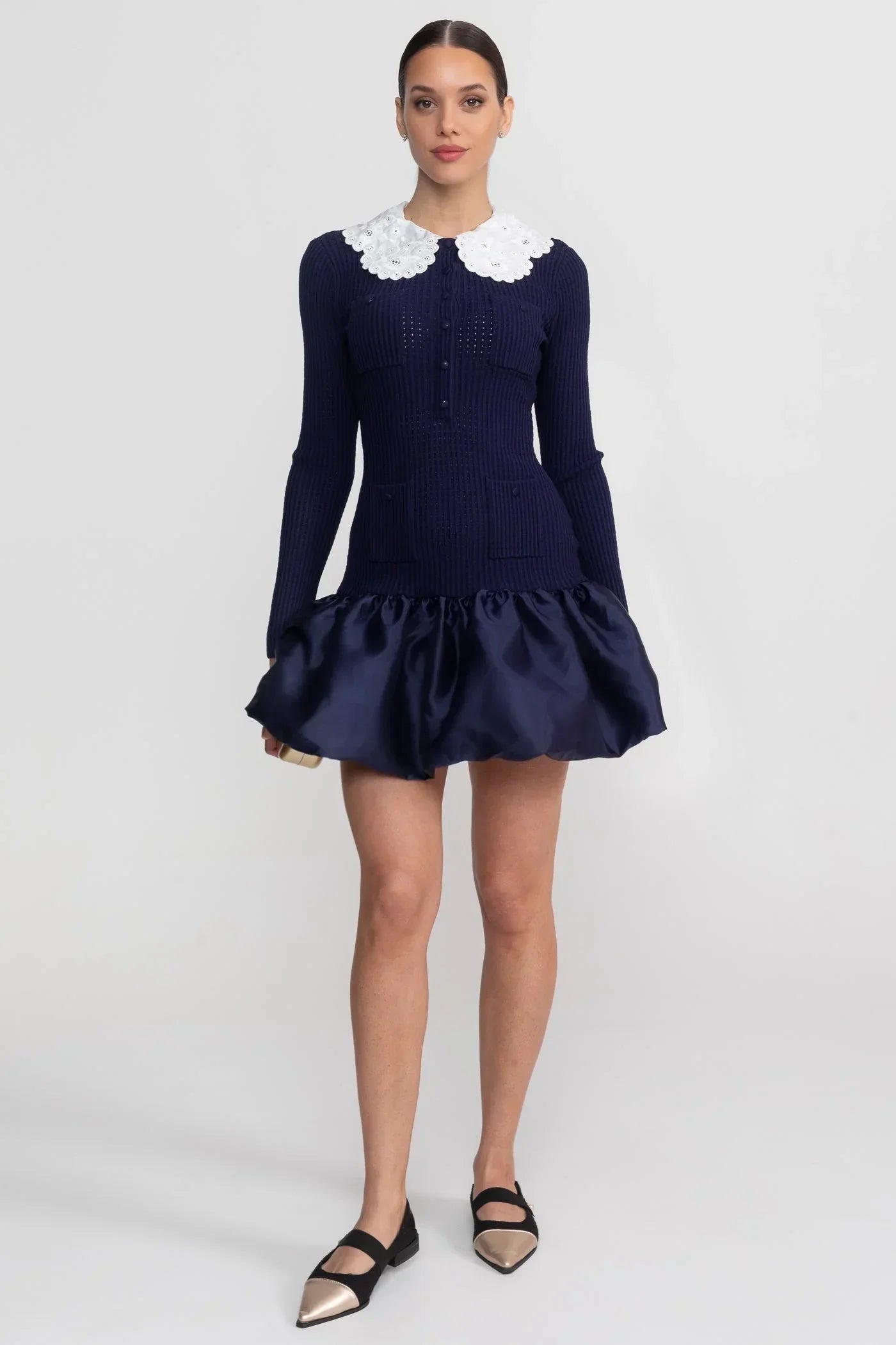 Vestido Mini de Luxo com Detalhes em Renda, Mangas Longas e Saia de Volume
