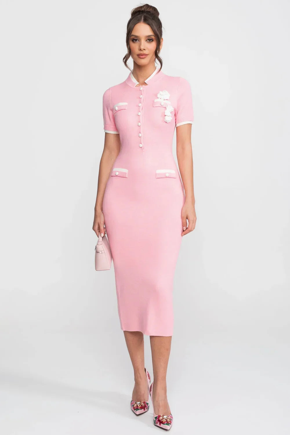 Vestido Midi Bicolor em Tricô com Aplicação de Flor Tridimensional