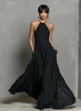 Selma | Vestido Longo Preto com Halter e Saia Volumosa
