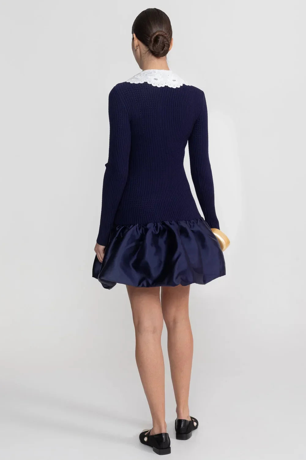 Vestido Mini de Luxo com Detalhes em Renda, Mangas Longas e Saia de Volume