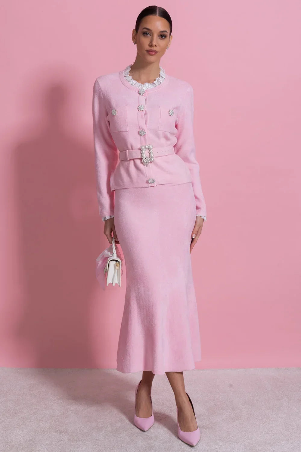 Conjunto Executivo Rosa: Casaco Estruturado e Saia Sereia Midi – Elegância