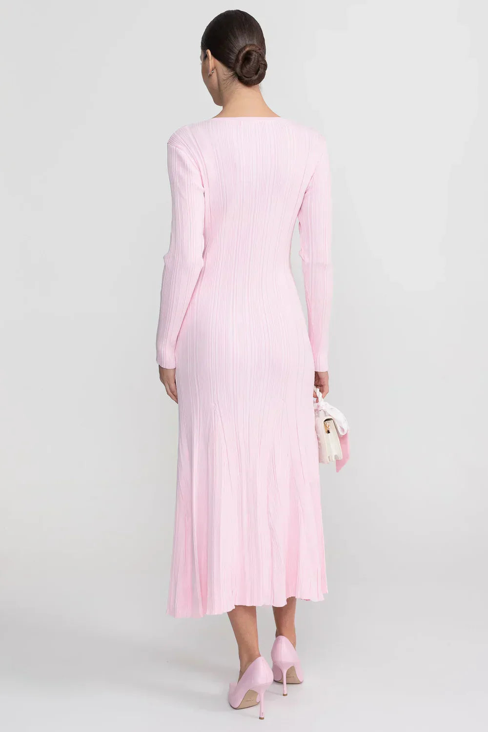 Letícia | Vestido Midi Canelado Rosa com Detalhes em Renda