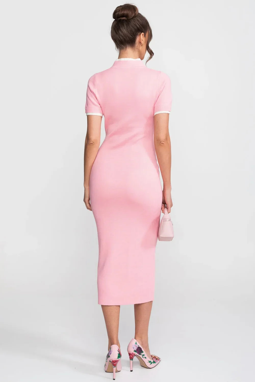 Vestido Midi Bicolor em Tricô com Aplicação de Flor Tridimensional