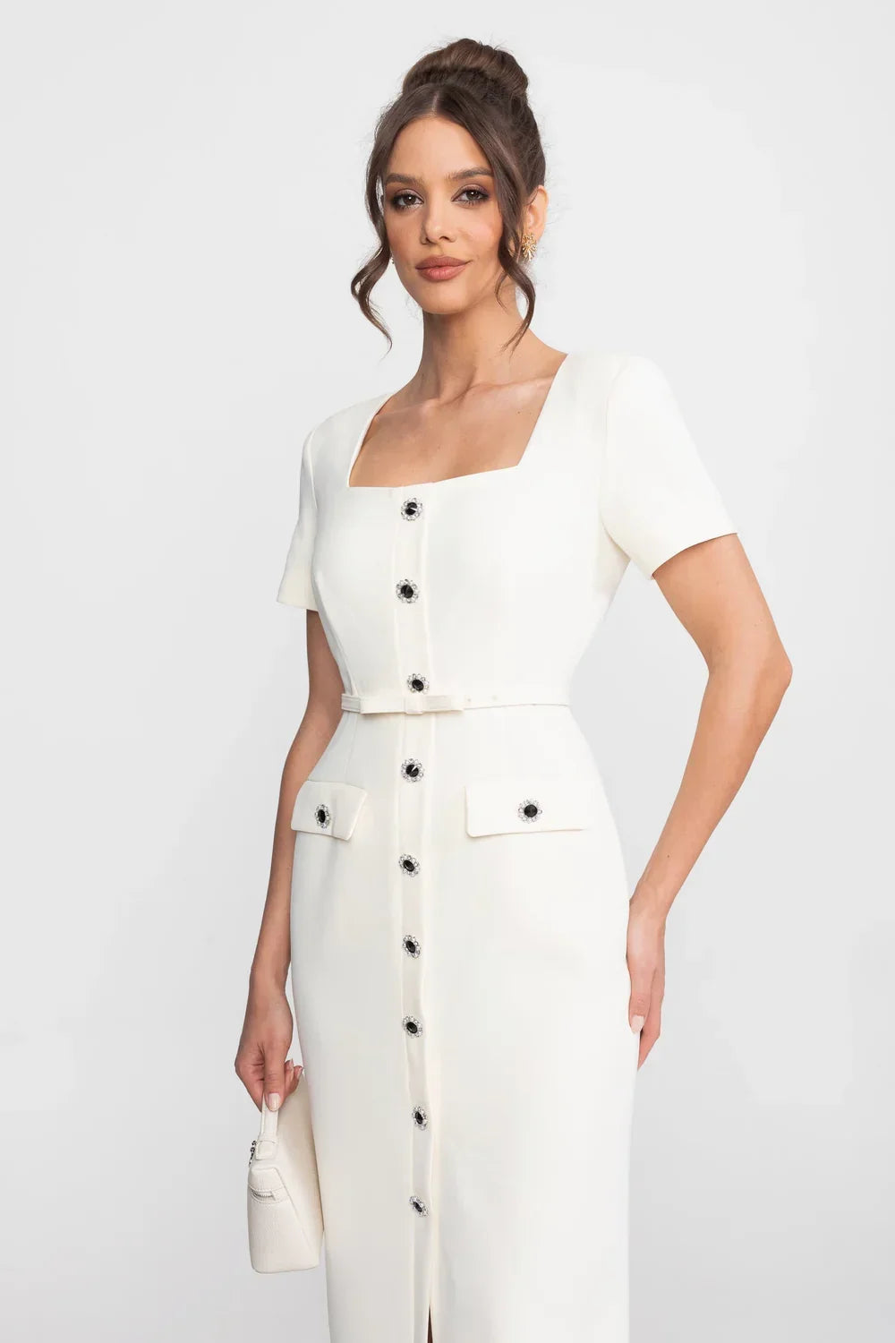 Vestido Longo de Alfaiataria Estruturada com Decote Quadrado e Cinto Coordenado