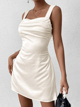 Arabela | Vestido Mini em Cetim Off-White com Drapeado e Costas Abertas