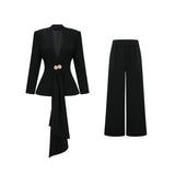Conjunto de Inverno Linha Nobre: Casaco com Gola Plissada e Calça de Corte Reto
