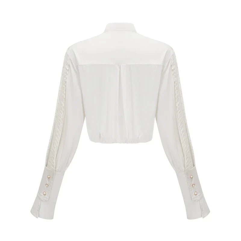 Camisa de Luxo com Gola, Laços Ornamentais e Fivelas de Pérola