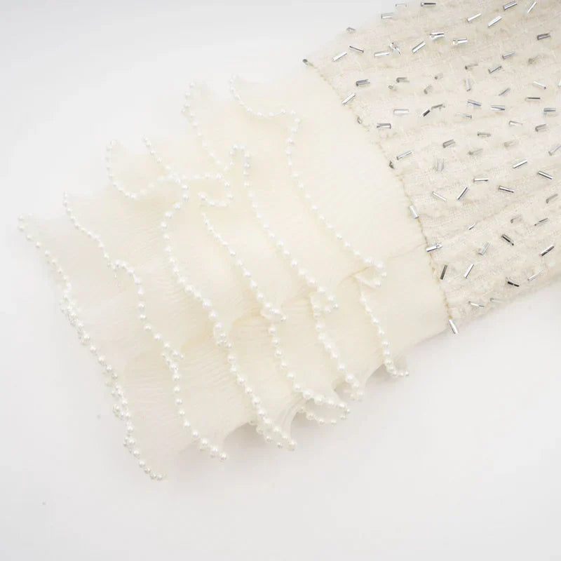 Margot | Casaco Curto em Tweed Branco com Pérolas e Pedrarias