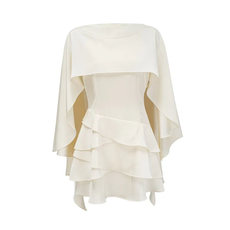 Vestido Escultural com Babados Assimétricos e Detalhe Estilo Xale