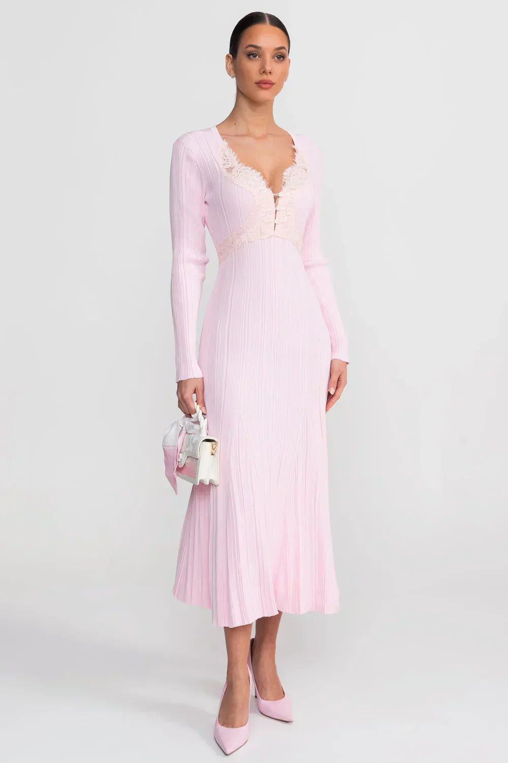 Letícia | Vestido Midi Canelado Rosa com Detalhes em Renda