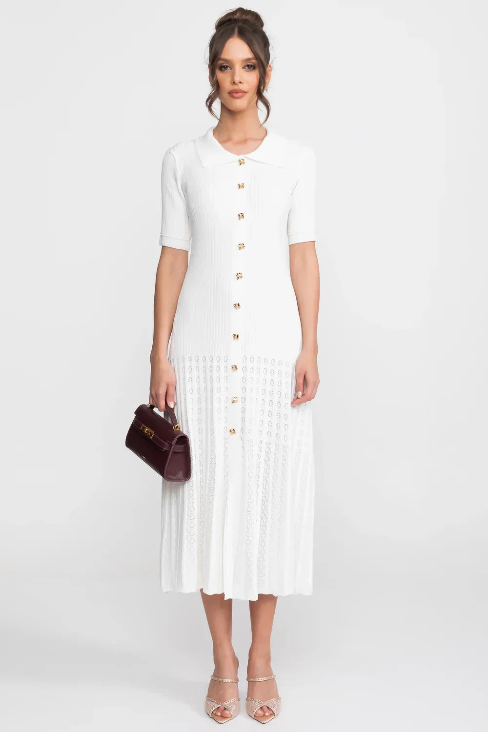 Vestido Midi em Tricô Canelado com Gola Boneca e Saia Plissada