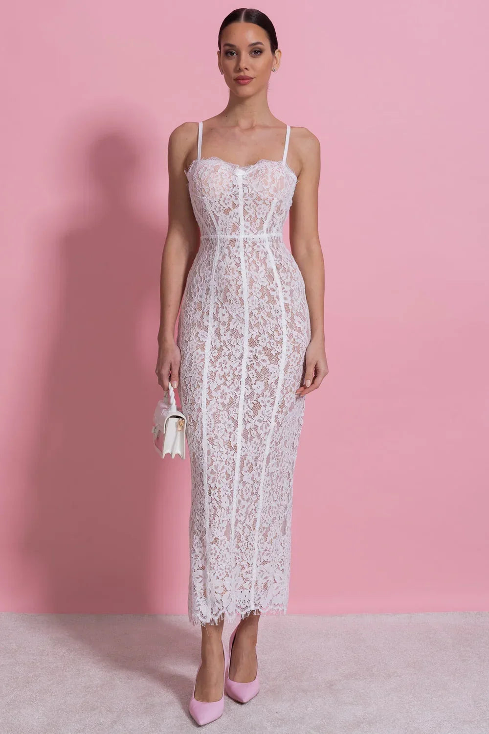 Vestido Longo Escultural com Decote Quadrado e Renda Nobre