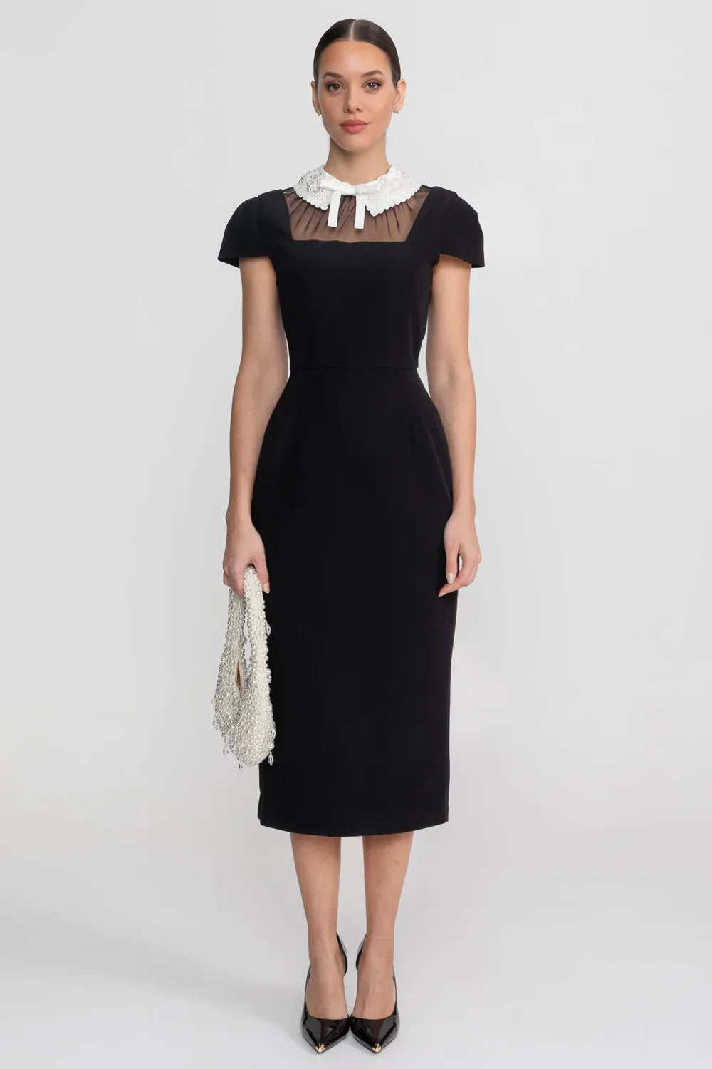 Vestido Longo Bordado e Gola Elegante