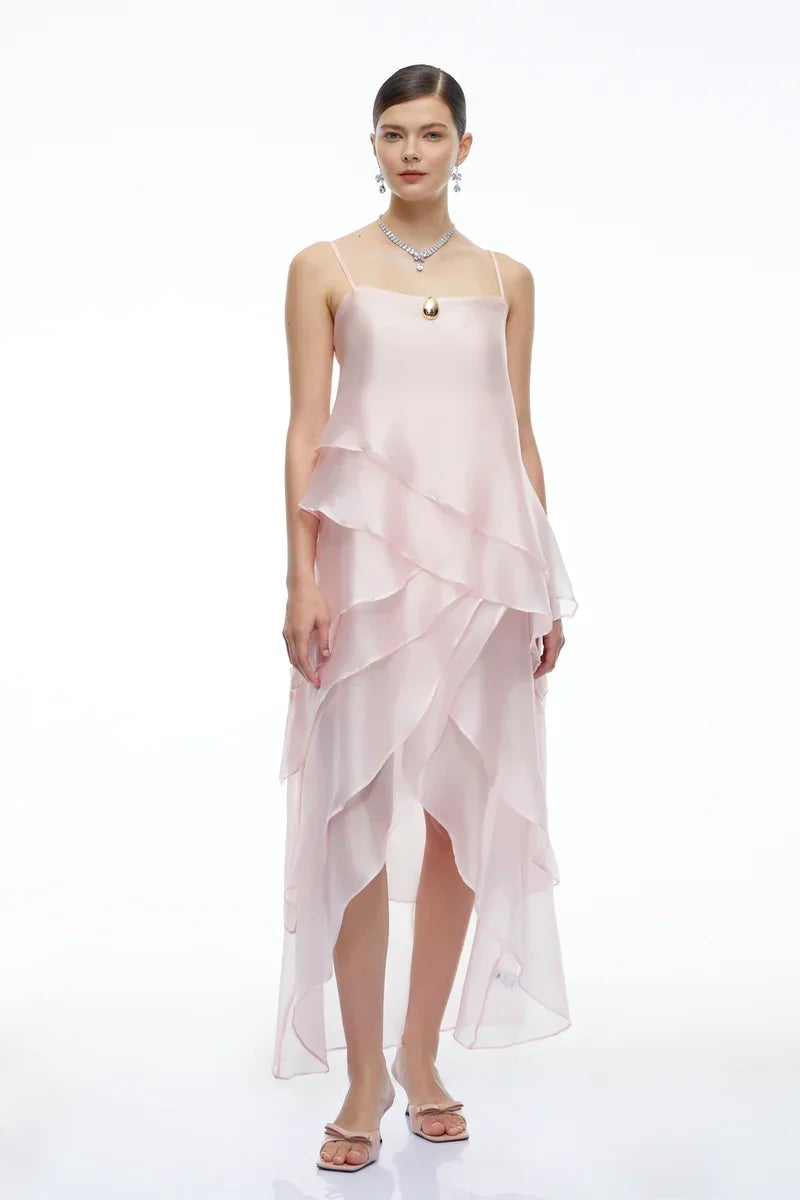Vestido Longo em Cetim com Babados em Camadas