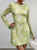 Estefânia | Vestido Mini Verde Lima Metalizado com Manga Longa e Estampa Tropical