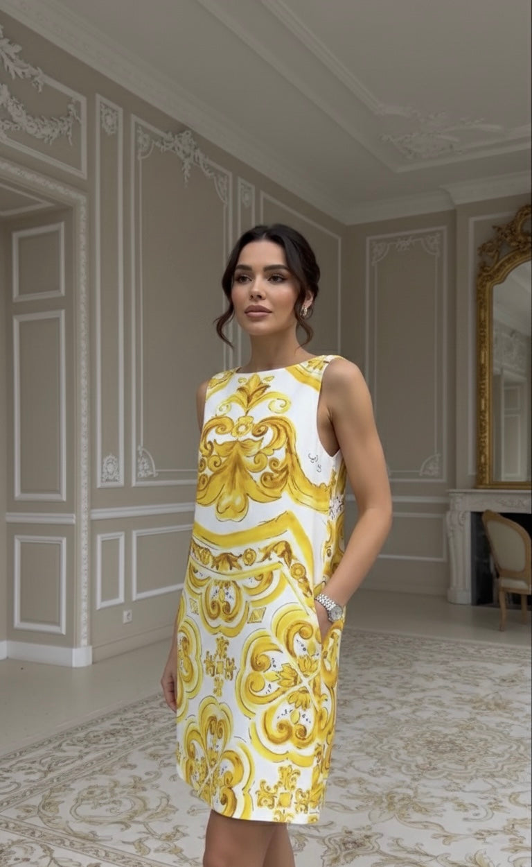 Vestido Silhueta com costas em evidência Estampa Dolce - Elegante