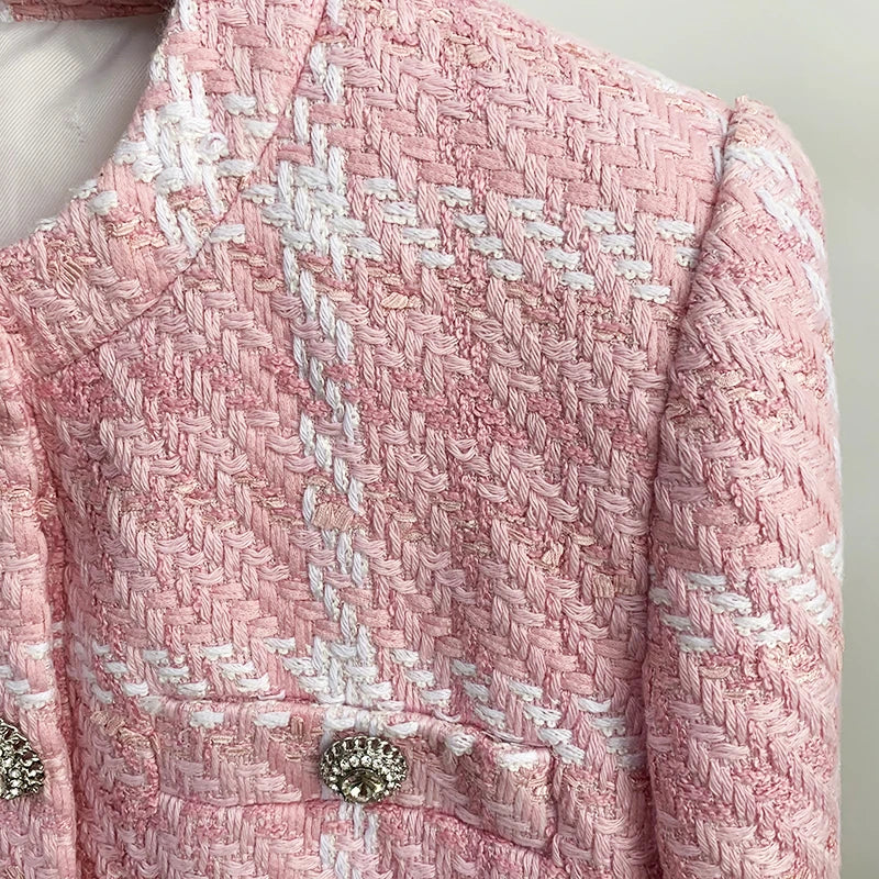Blazer Curto de Tweed Rosa: Elegância em Tons Pastéis e Acabamento de Luxo