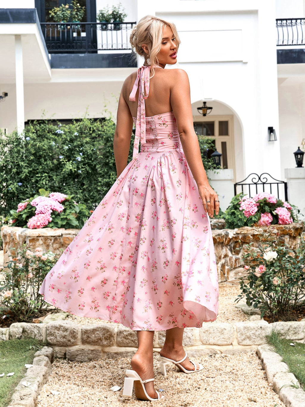 Benedita | Vestido Midi Floral com Alças Finas, Costas Abertas e Saia Rodada