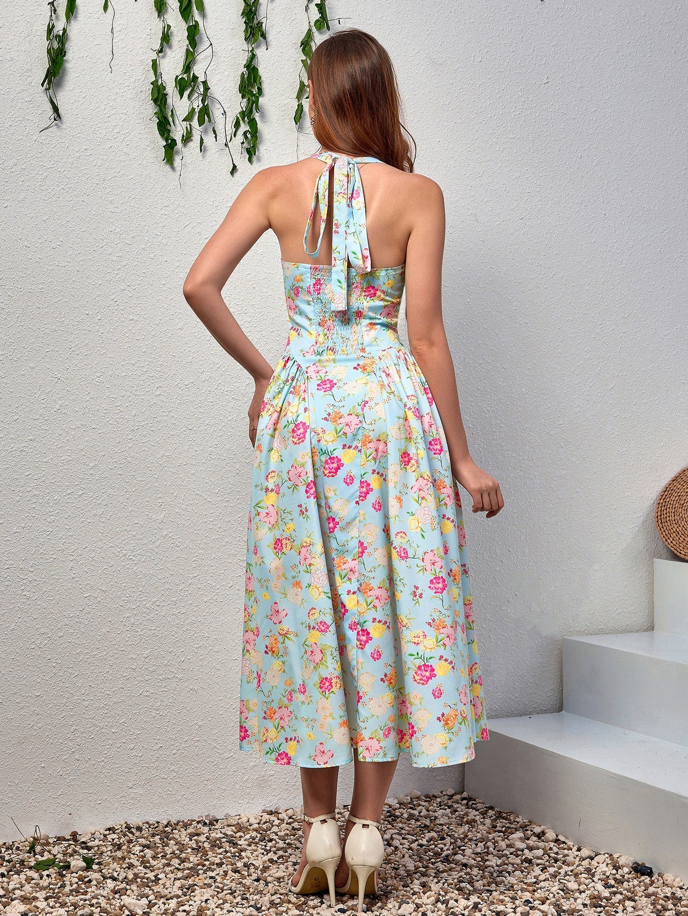 Benedita | Vestido Midi Floral com Alças Finas, Costas Abertas e Saia Rodada