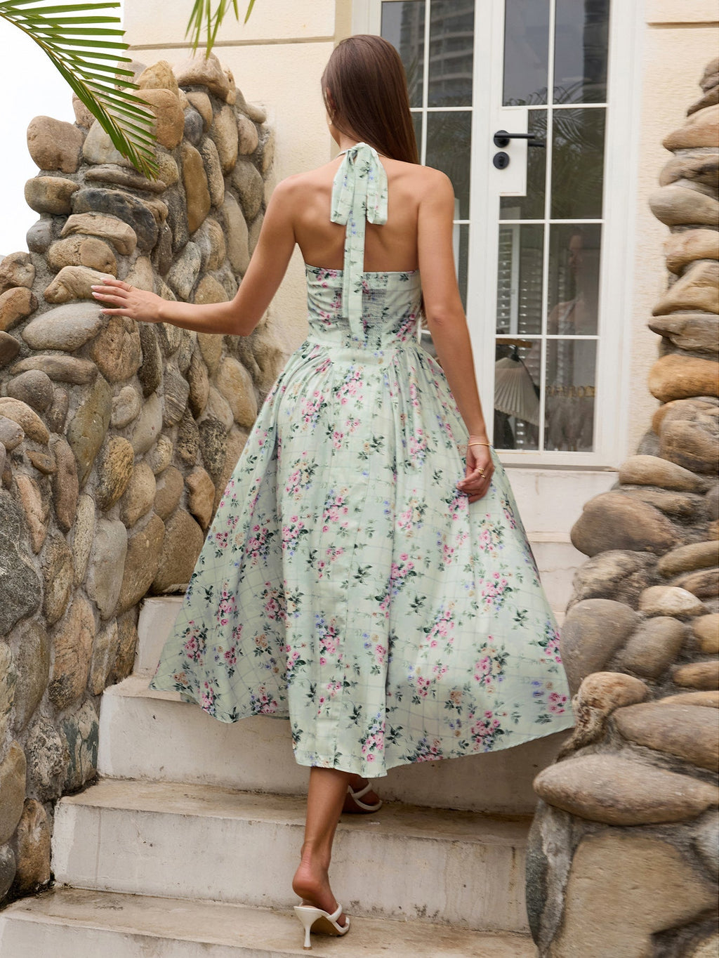 Benedita | Vestido Midi Floral com Alças Finas, Costas Abertas e Saia Rodada