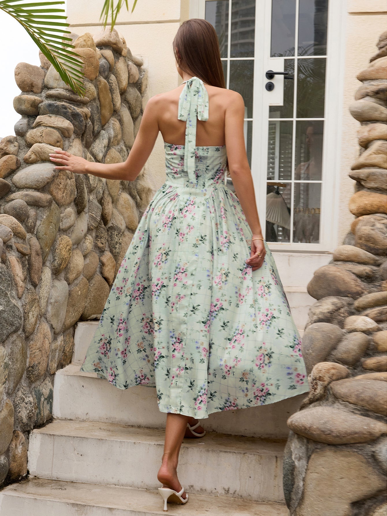 Benedita | Vestido Midi Floral com Alças Finas, Costas Abertas e Saia Rodada