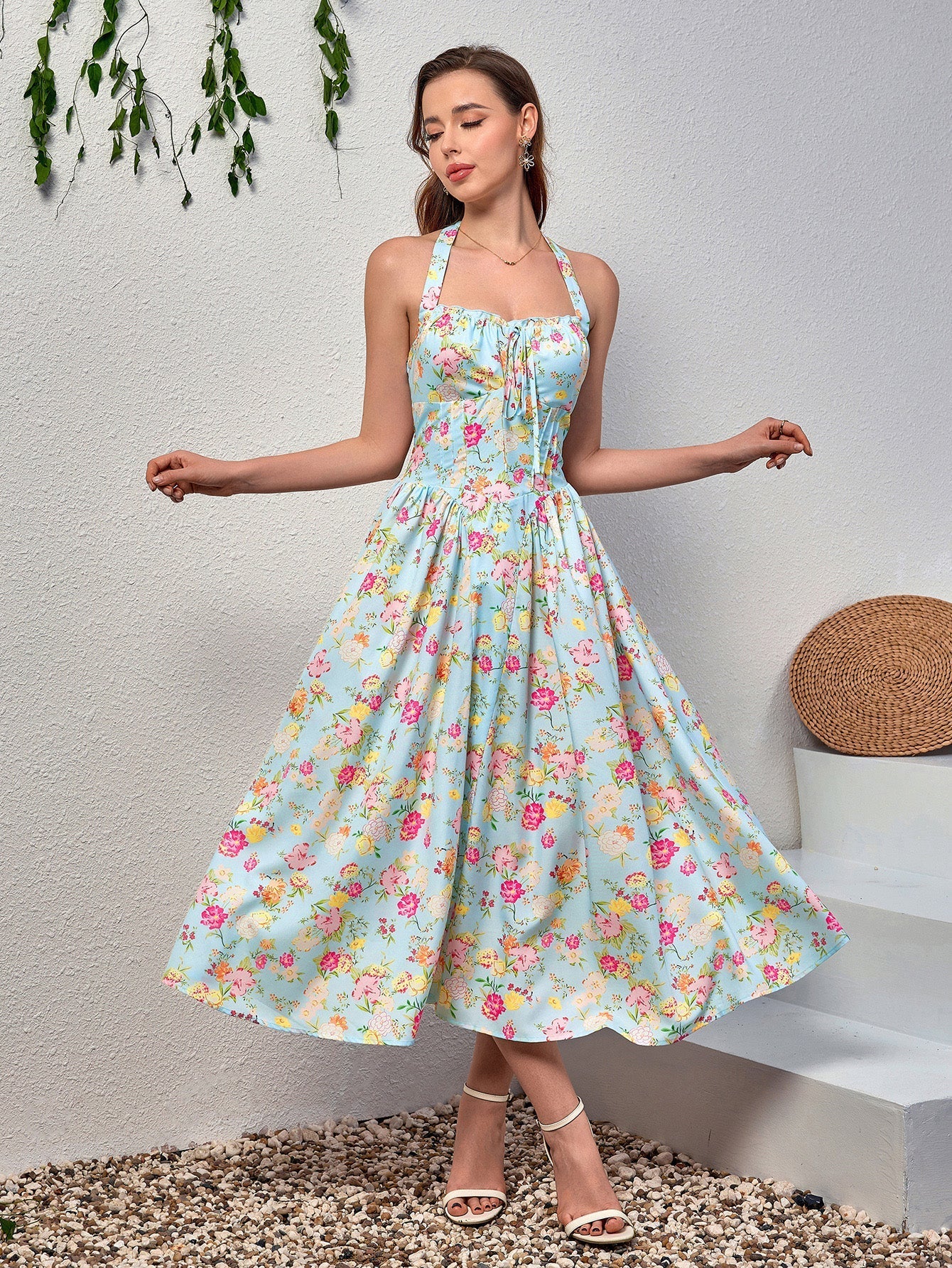 Benedita | Vestido Midi Floral com Alças Finas, Costas Abertas e Saia Rodada