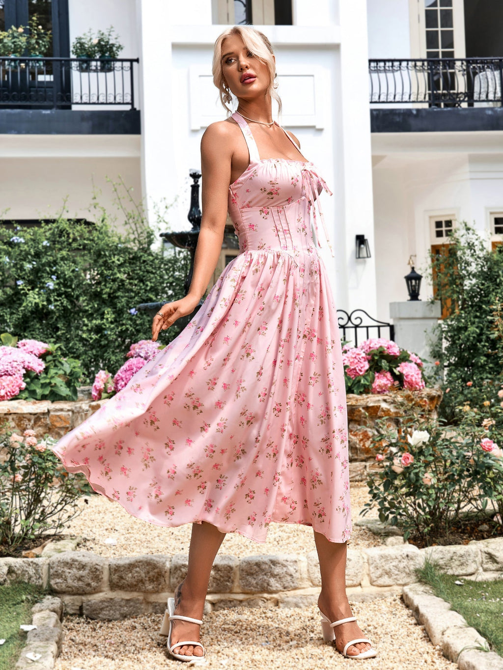 Benedita | Vestido Midi Floral com Alças Finas, Costas Abertas e Saia Rodada