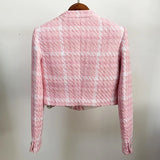 Blazer Curto de Tweed Rosa: Elegância em Tons Pastéis e Acabamento de Luxo