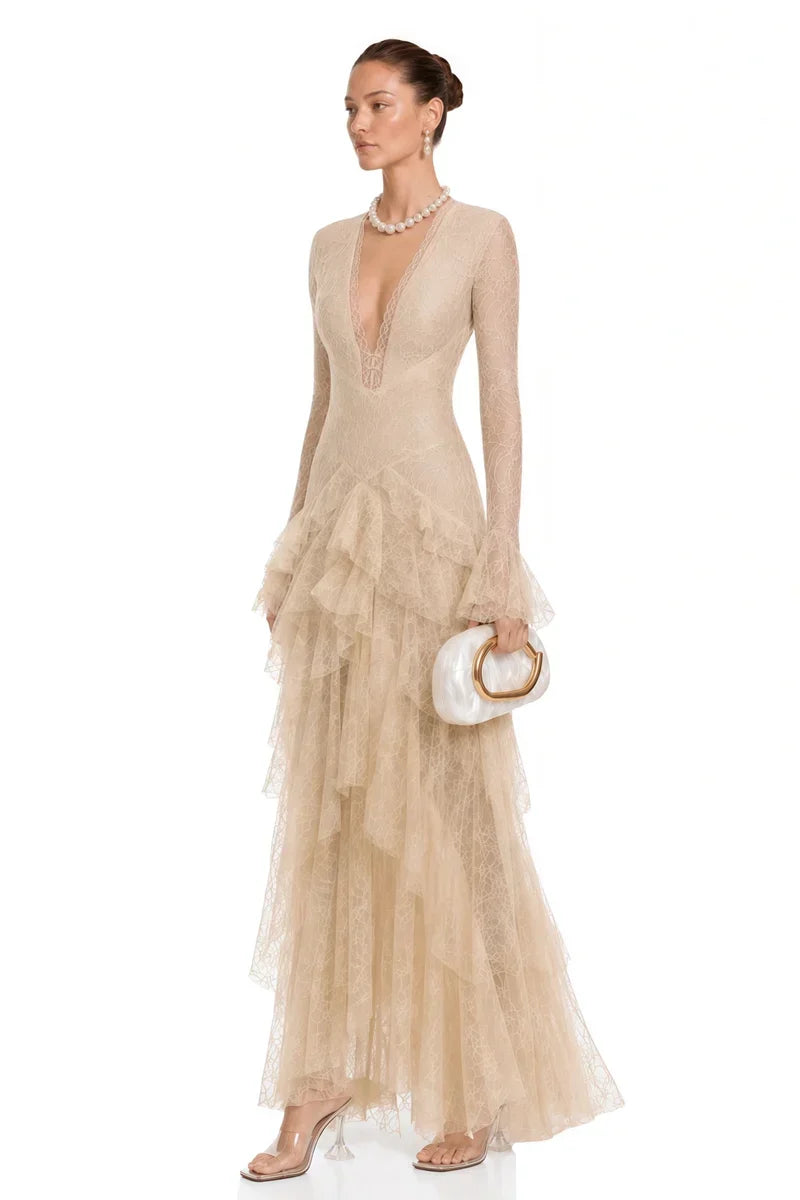 Vestido Longo Romântico em Renda com Saia em Camadas e Manga Flare